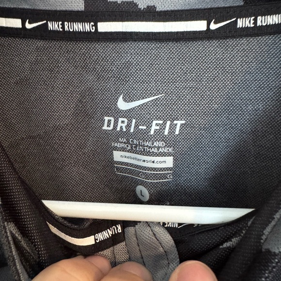 Men’s Nike Camo Quarter Zip - Picture 2 of 3